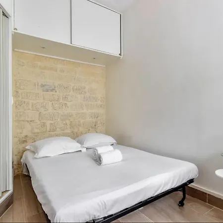 Charmant Studio A 2 Pas Des Champs-elysees Paris