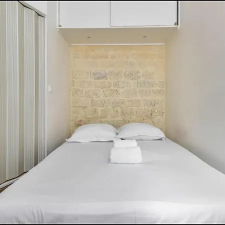Charmant Studio A 2 Pas Des Champs-elysees *