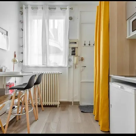 Charmant Studio A 2 Pas Des Champs-elysees *