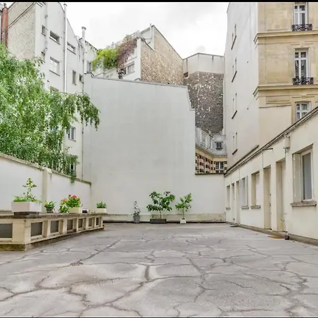 Charmant Studio A 2 Pas Des Champs-elysees Paris
