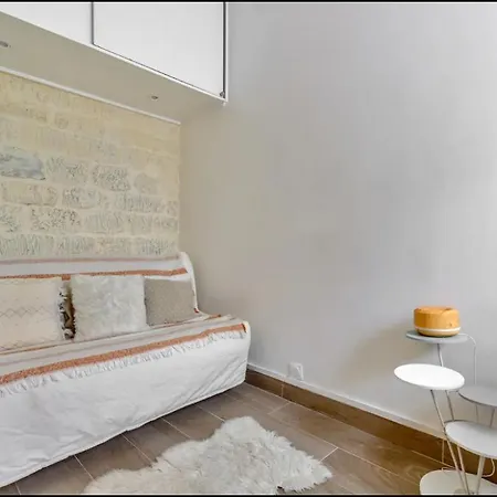 Charmant Studio A 2 Pas Des Champs-elysees