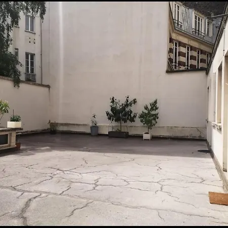 Charmant Studio A 2 Pas Des Champs-elysees Apartment Paris
