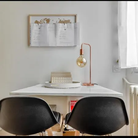 Charmant Studio A 2 Pas Des Champs-elysees Lägenhet